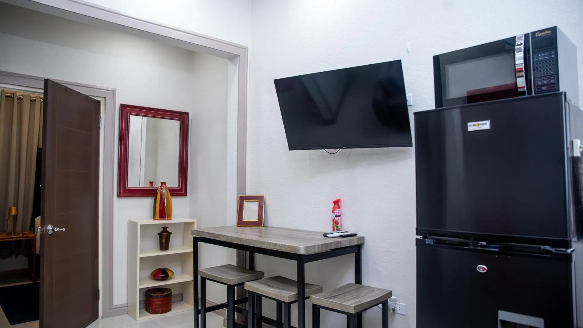 Top Bay Apartments - All 5 Units Montego Bay